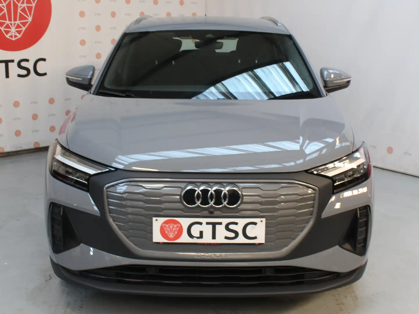 Audi Q4 e-tron 55 kWh 35 Advanced Grau - 1