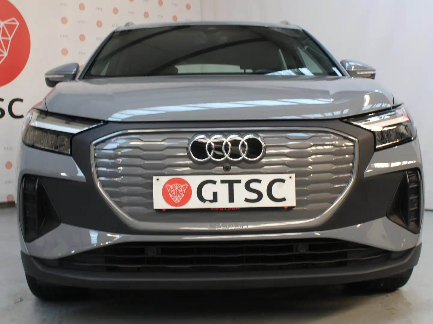 Audi Q4 e-tron 55 kWh 35 Advanced Grau - 2