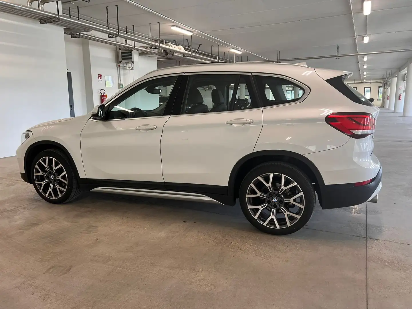 BMW X1 F48 2019 Benzina sdrive18i xLine 140cv auto Bianco - 2