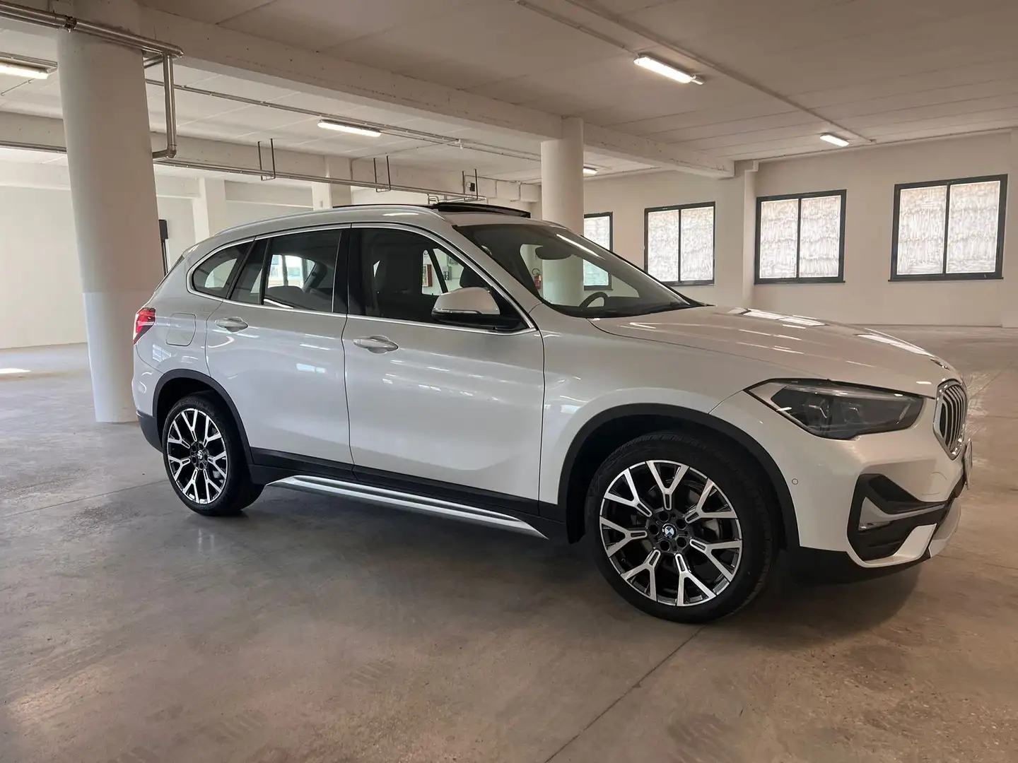 BMW X1 F48 2019 Benzina sdrive18i xLine 140cv auto Bianco - 1