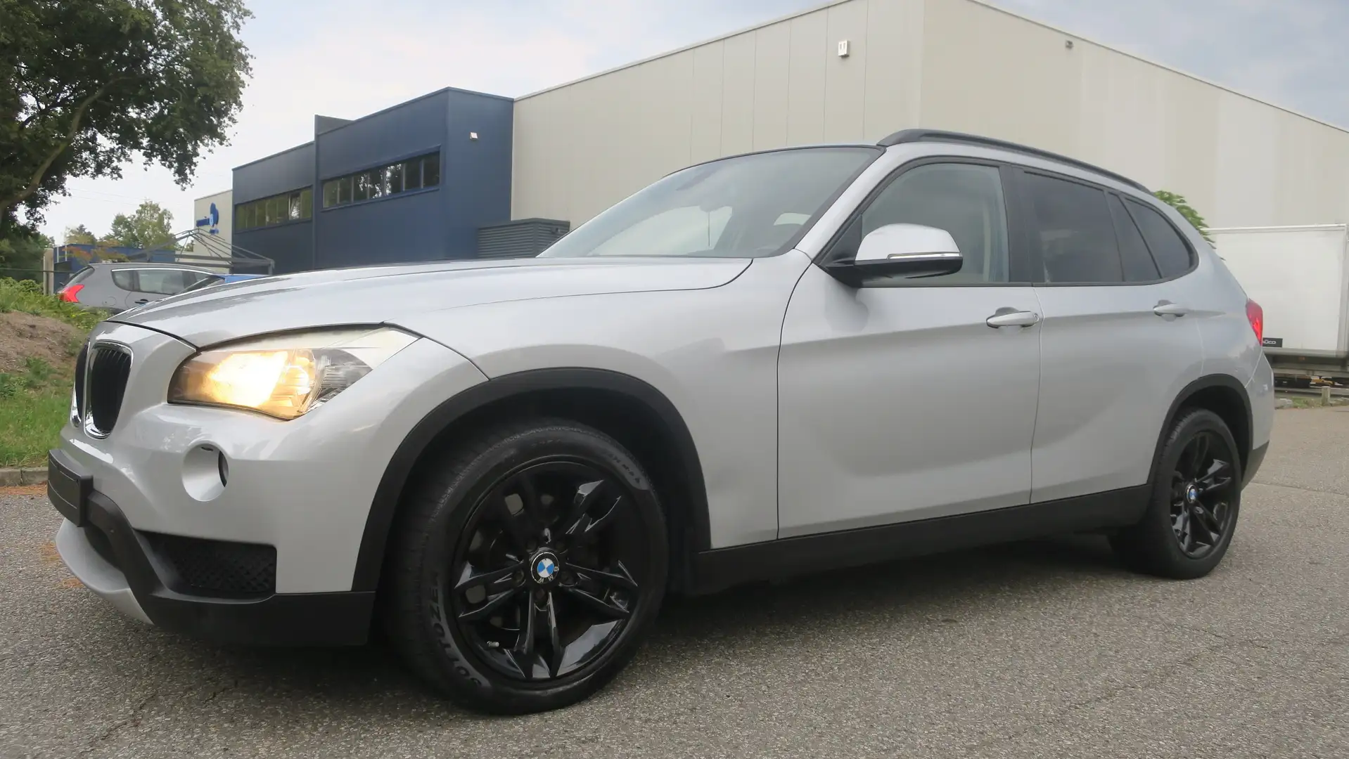 BMW X1 X1 sDrive18d Aut. Sport Line Argent - 1