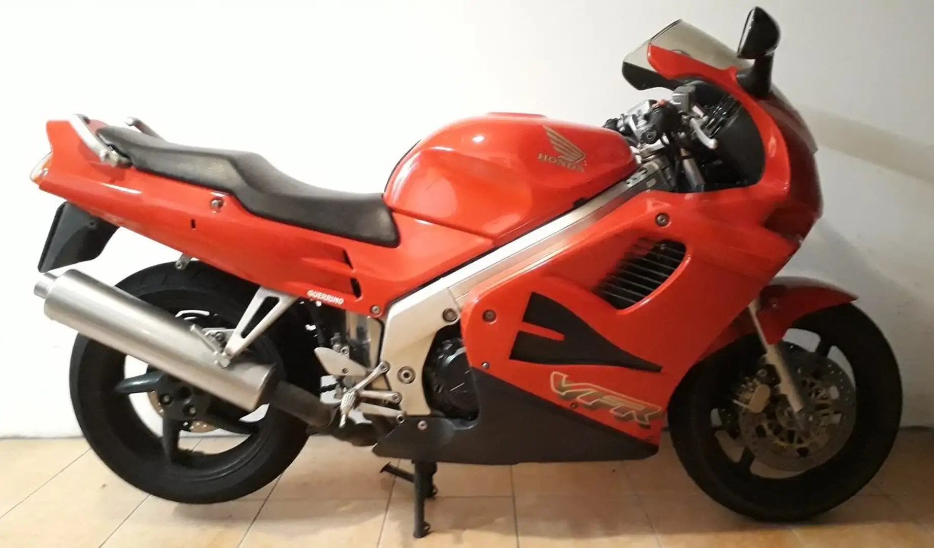 Honda VFR 750 F - RC36 Rood - 2