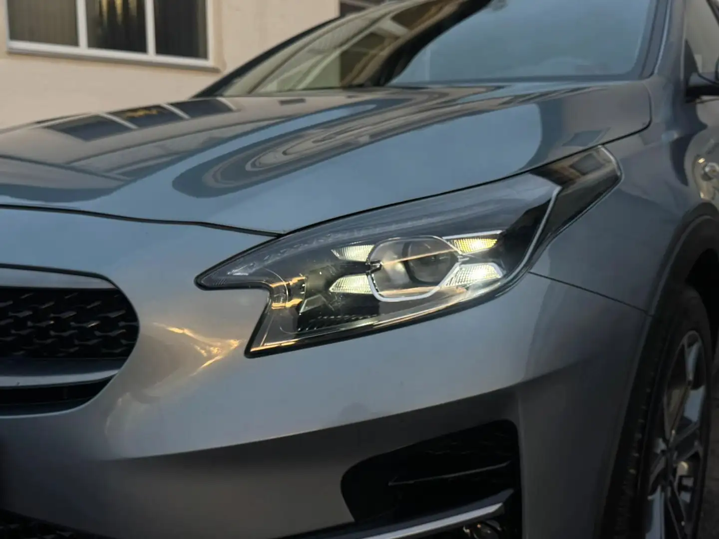 Kia XCeed Vision LED RKAM NAVI TEMPO CARPLAY SHZ AHK Argent - 2