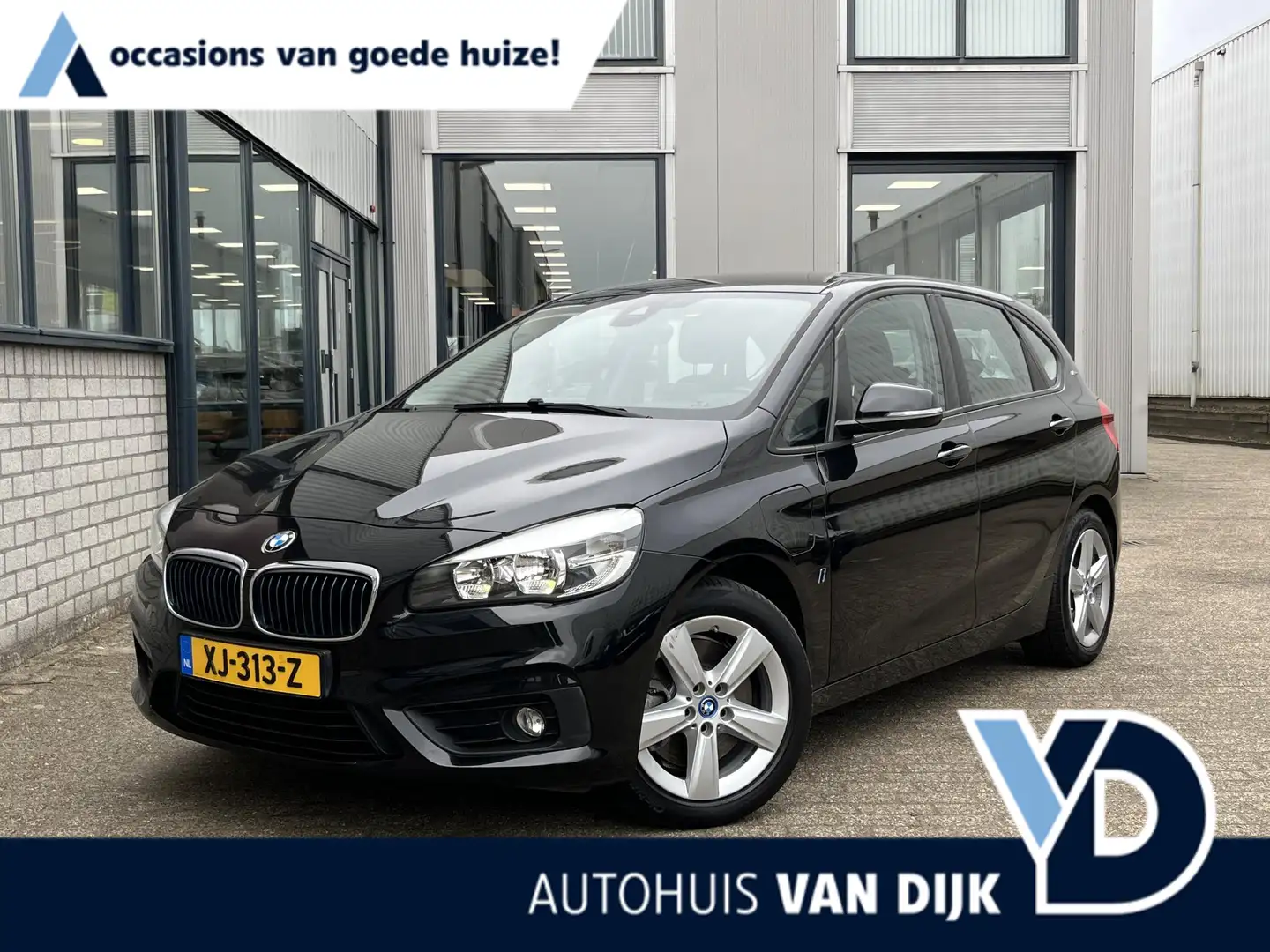 BMW 225 2-serie Active Tourer 225xe iPerformance Executive Zwart - 1