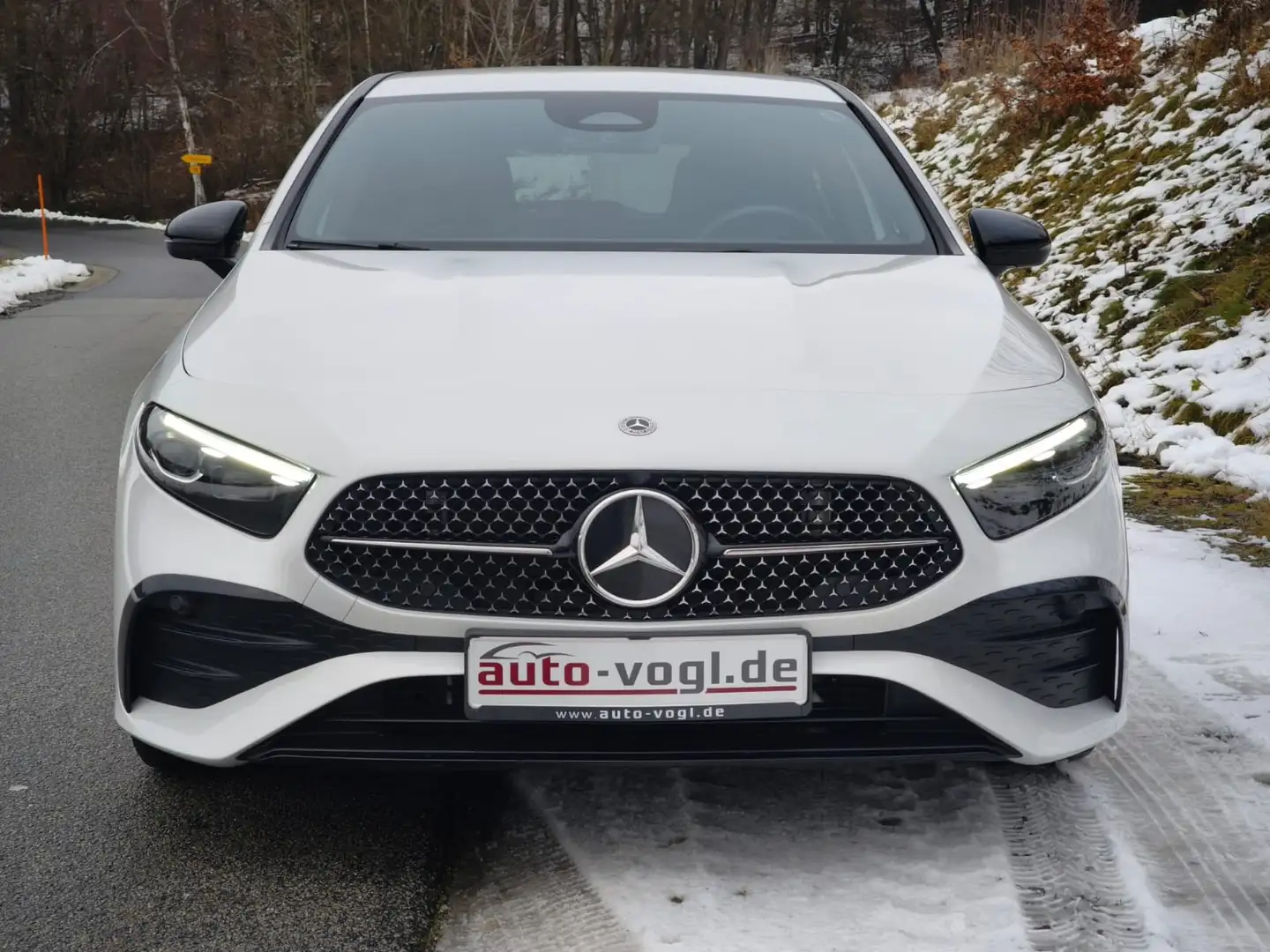 Mercedes-Benz A 180 7G-DCT AMG,Night,NavPre,MBeam,TotwA,KeyIG,Kamera Weiß - 2