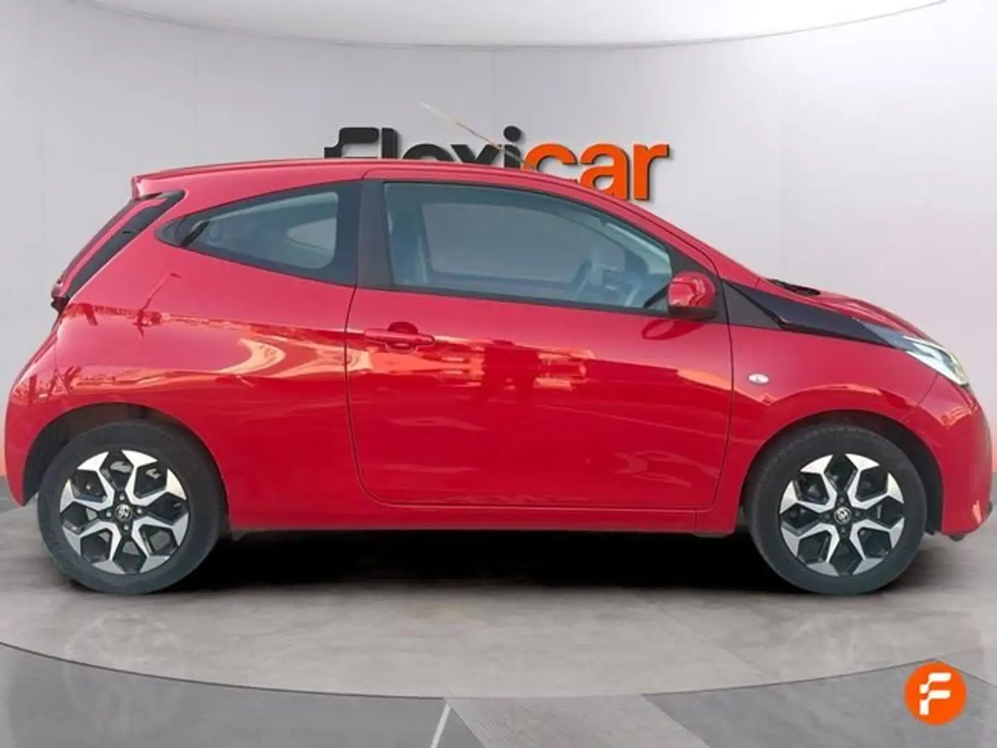 Toyota Aygo 1.0 70 x-play Rojo - 2