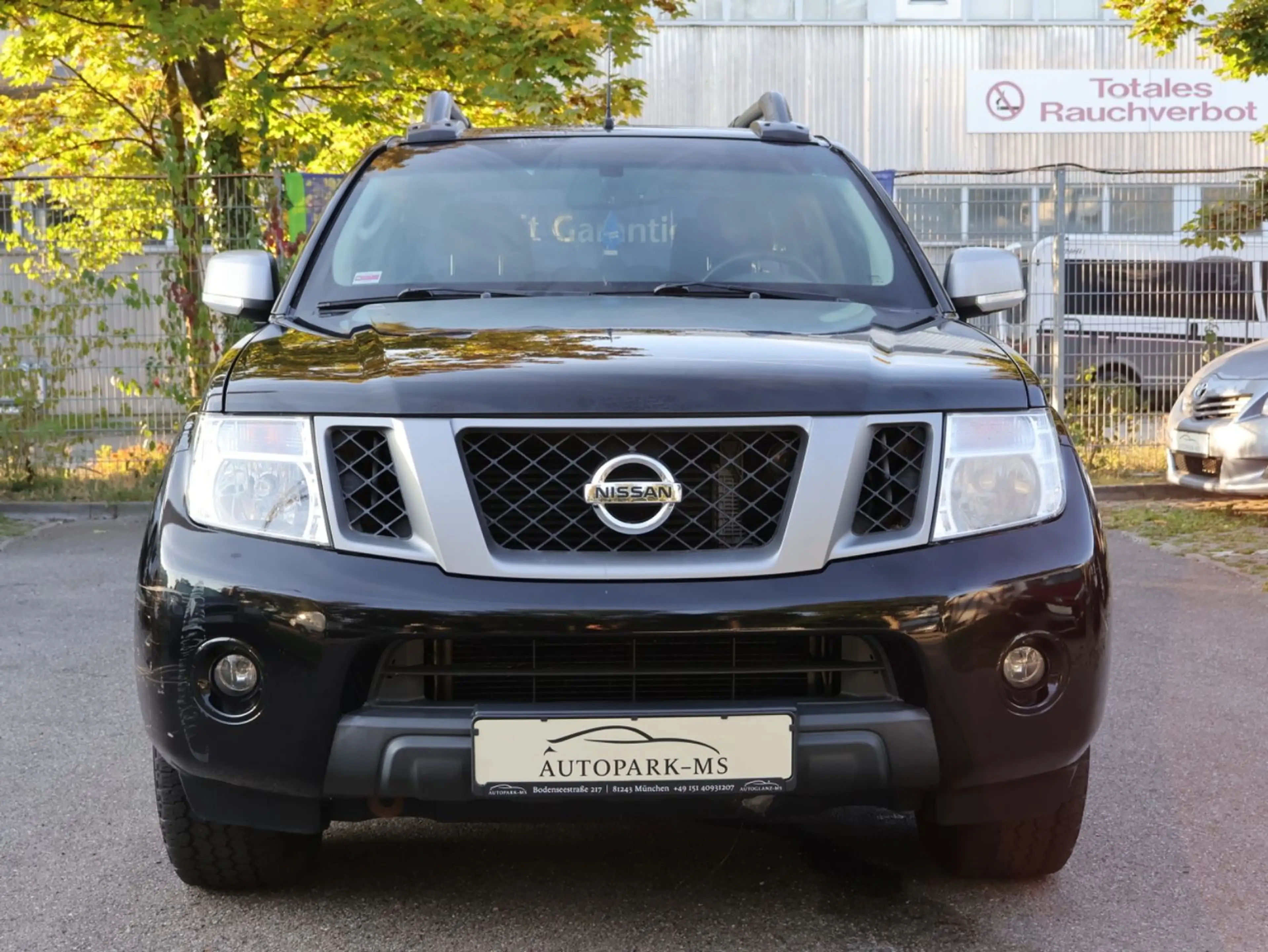 Nissan Navara Double Cab PLATINUM EVO 4X4 LB 2.5 dCi — photo 2