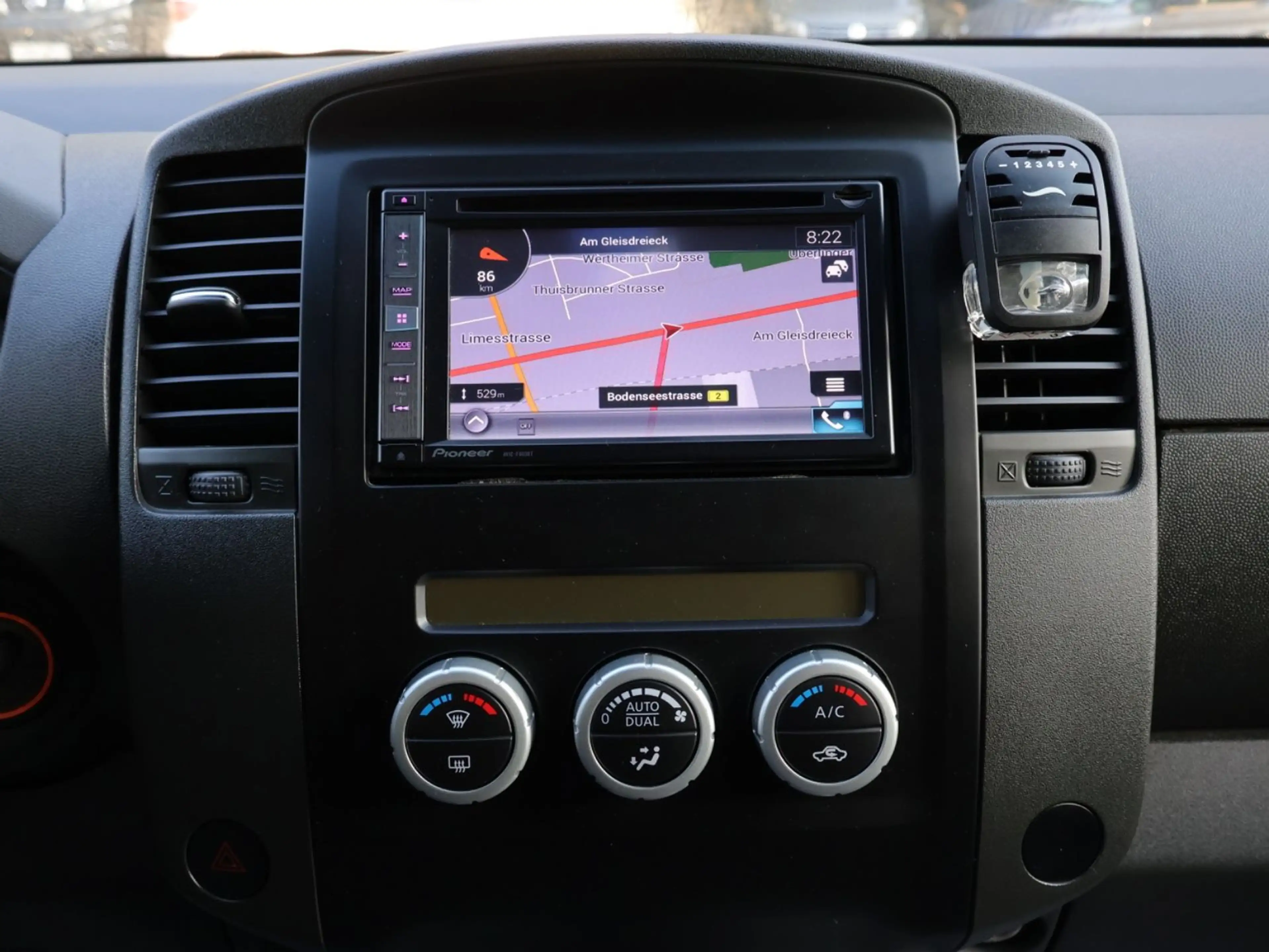 Nissan Navara Double Cab PLATINUM EVO 4X4 LB 2.5 dCi — photo 11