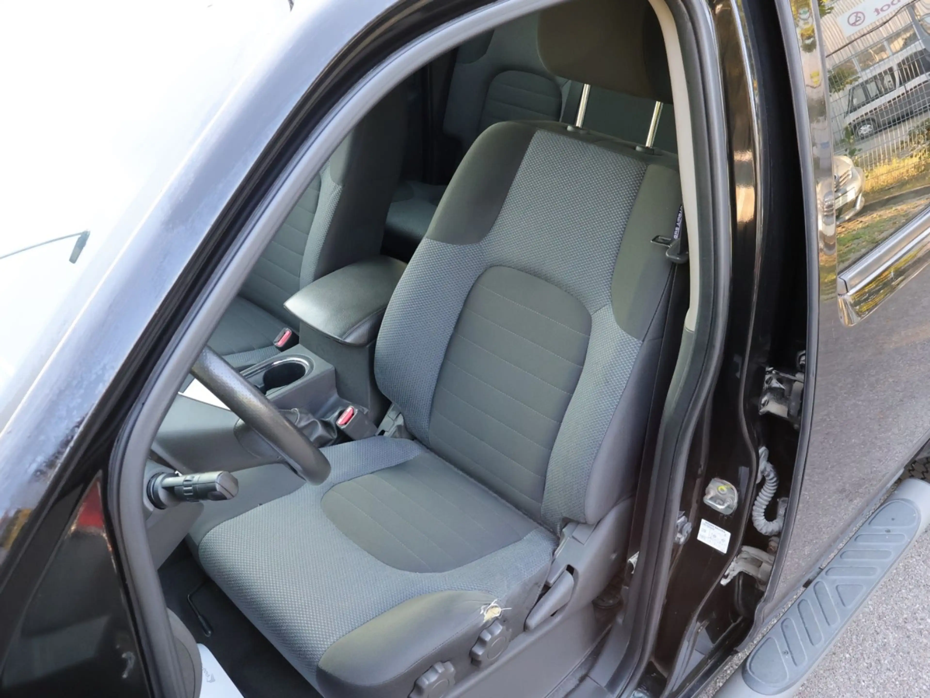 Nissan Navara Double Cab PLATINUM EVO 4X4 LB 2.5 dCi — photo 15