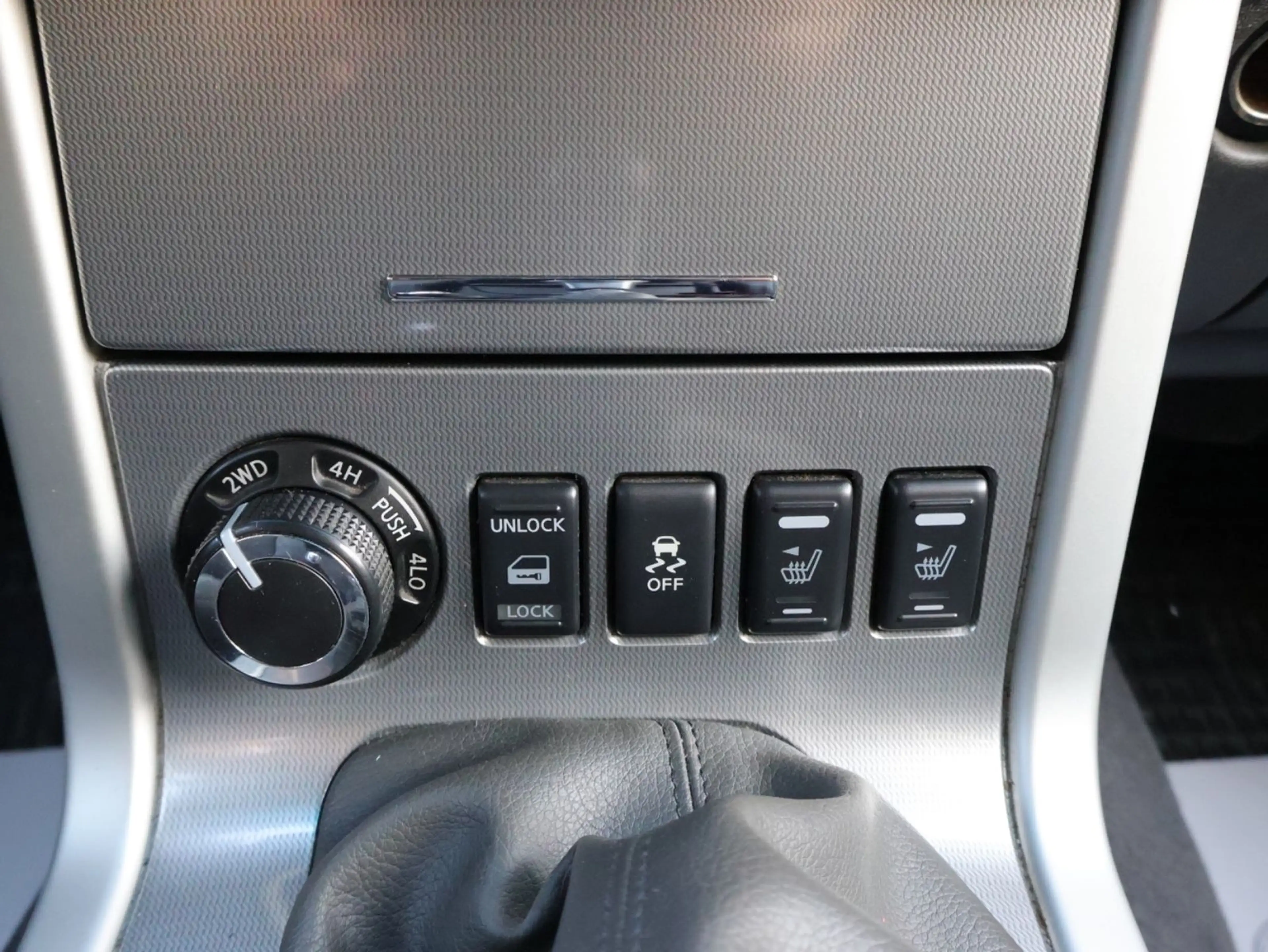 Nissan Navara Double Cab PLATINUM EVO 4X4 LB 2.5 dCi — photo 10