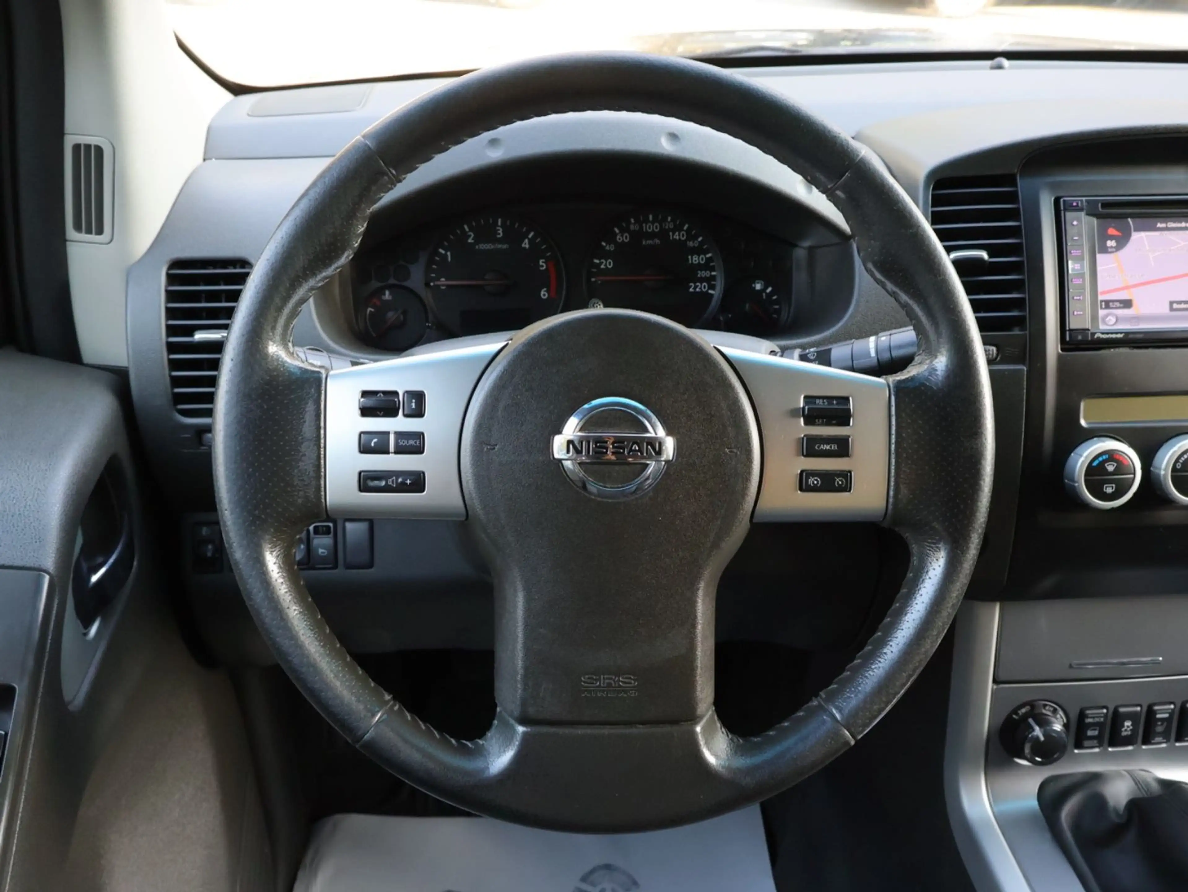 Nissan Navara Double Cab PLATINUM EVO 4X4 LB 2.5 dCi — photo 12
