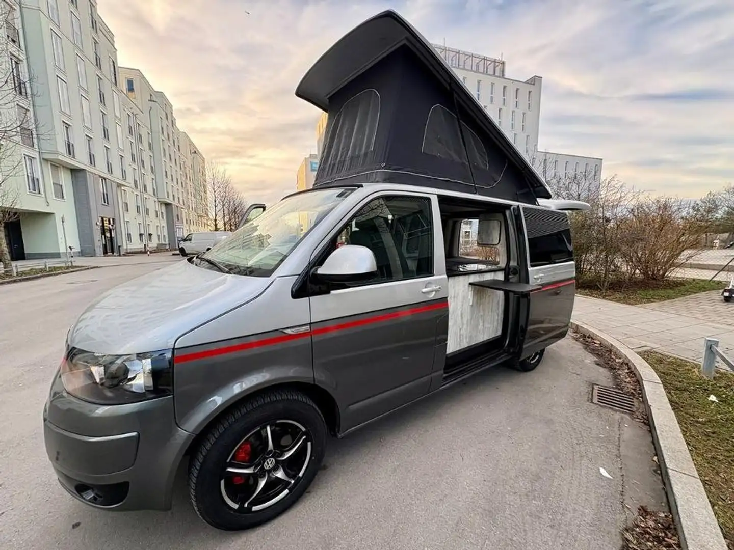 Volkswagen T5 Transporter Wohnmobil Camper Hubdach Tempomat Alcantara Argintiu - 1