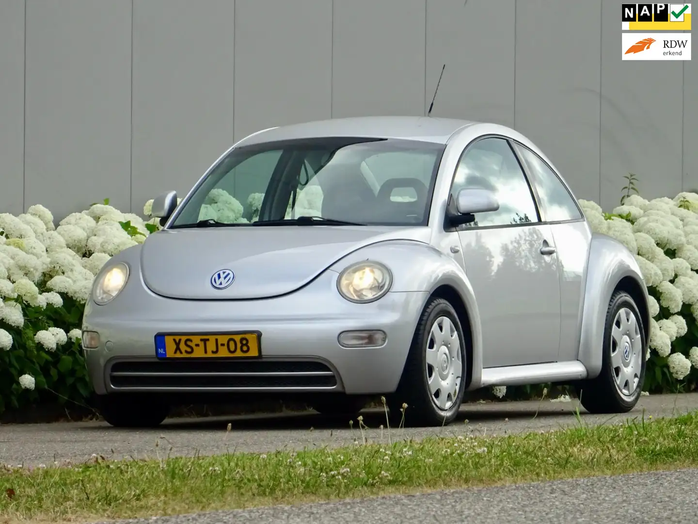 Volkswagen New Beetle 2.0 Highline // AIRCO 128.855 NAP NL-AUTO Grijs - 1
