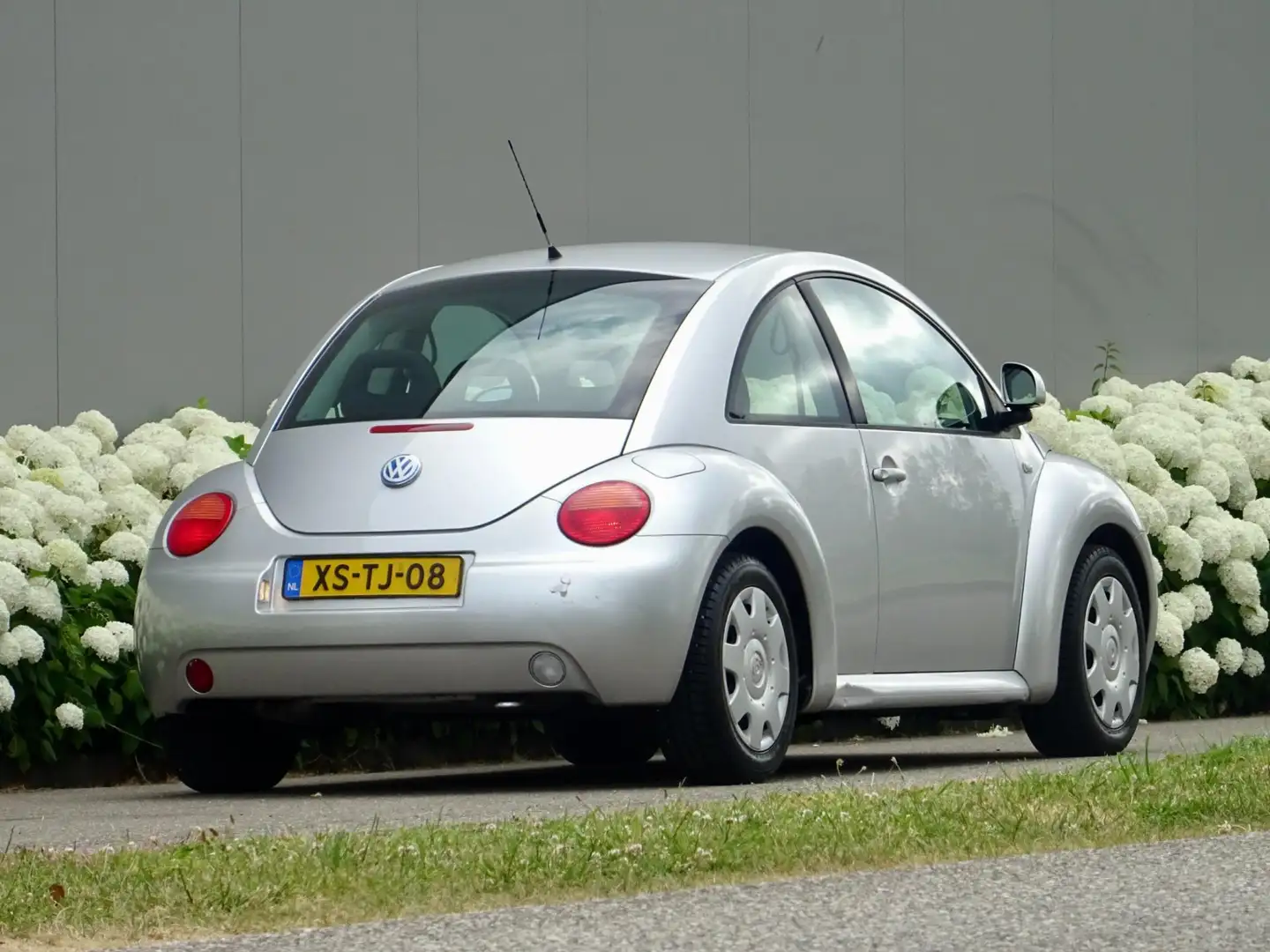 Volkswagen New Beetle 2.0 Highline // AIRCO 128.855 NAP NL-AUTO Grijs - 2