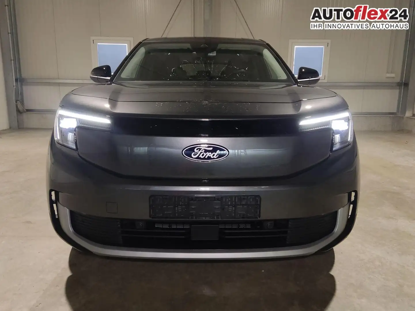 Ford Explorer Limited Edition Extended Range 79kWh 204PS Auto... Grau - 2