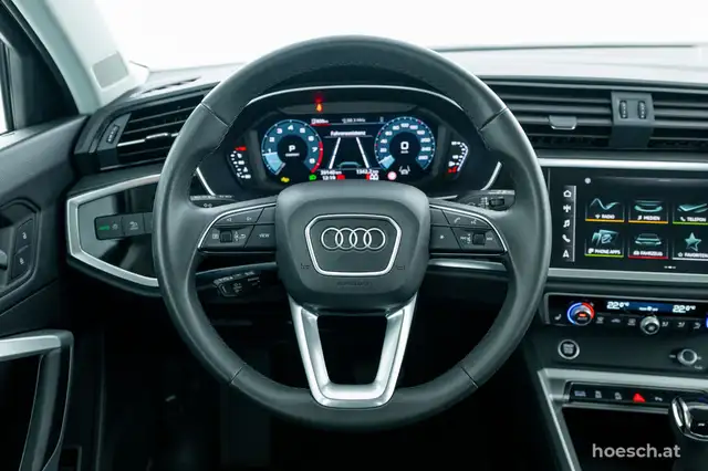Audi Q3 view 6