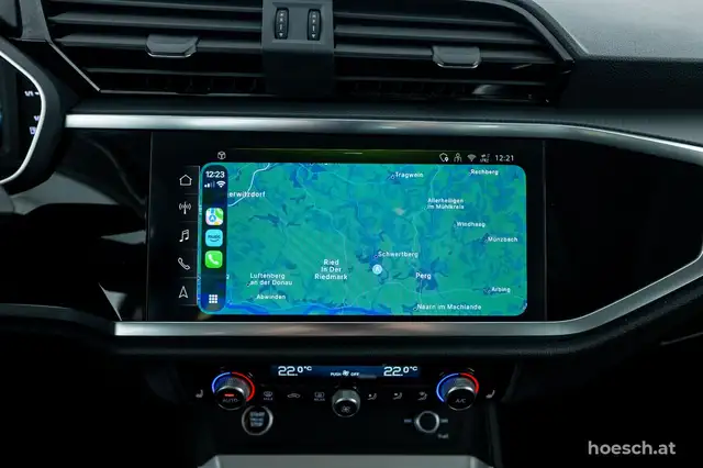 Audi Q3 view 14