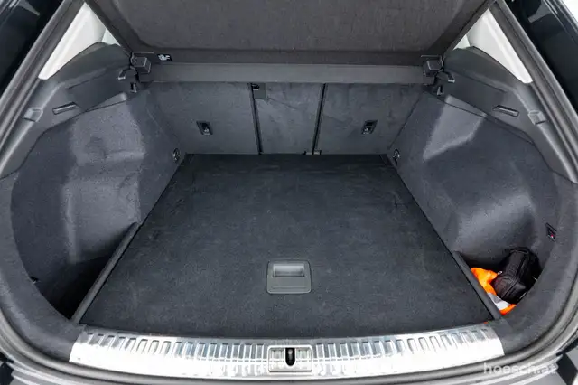 Audi Q3 view 8