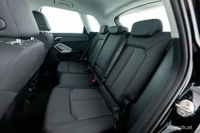Audi Q3 view 7