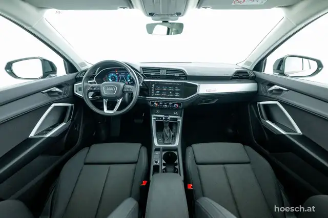 Audi Q3 view 5