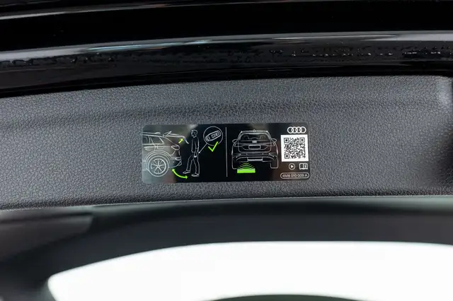 Audi Q3 view 10