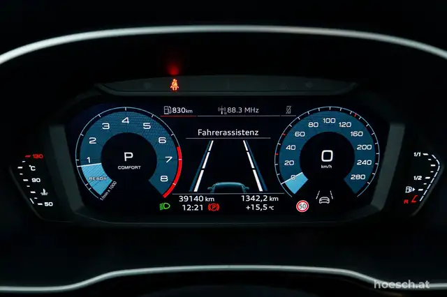 Audi Q3 view 12