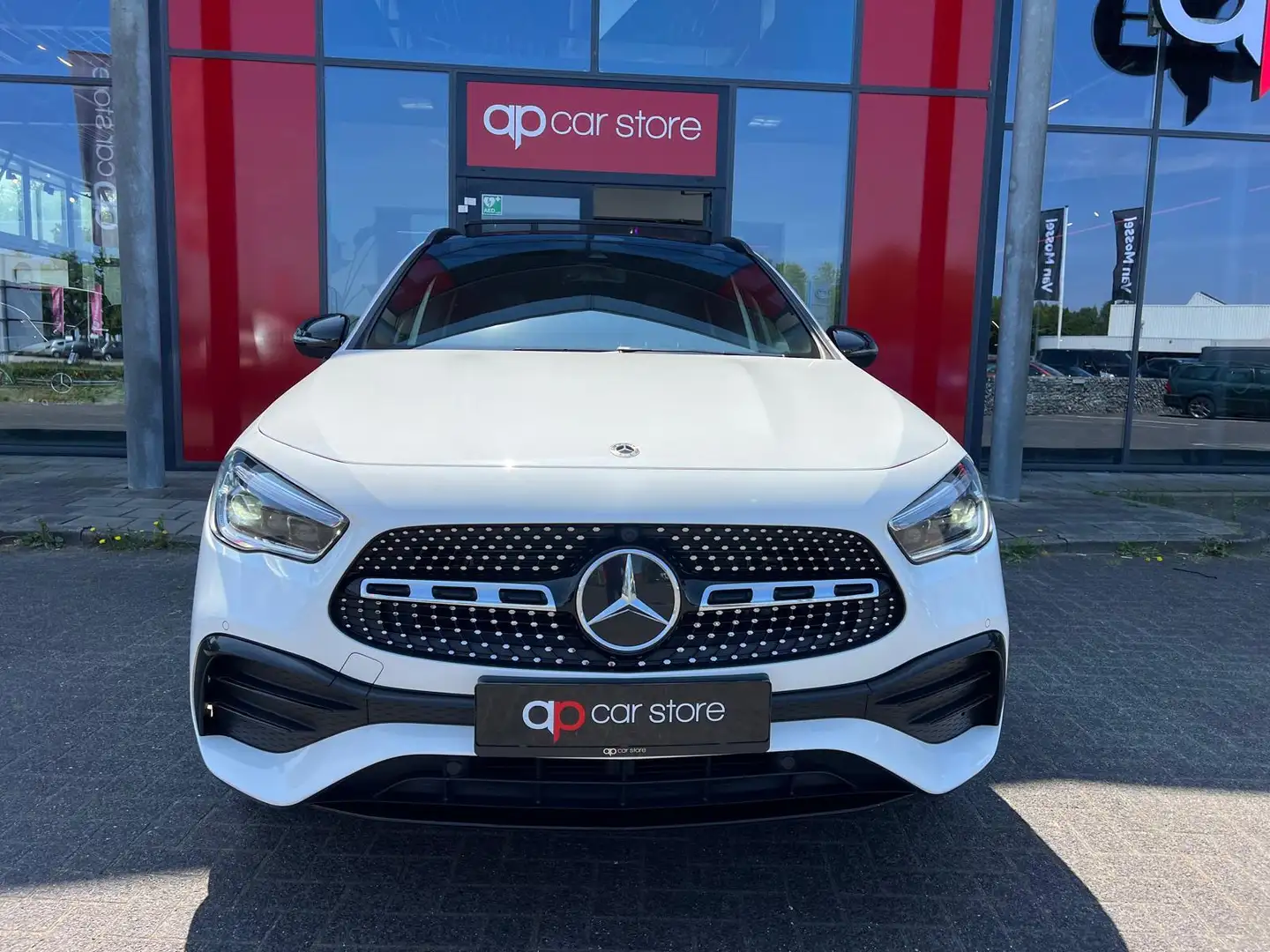 Mercedes-Benz GLA 250 e AMG Line AMG/pano Wit - 2