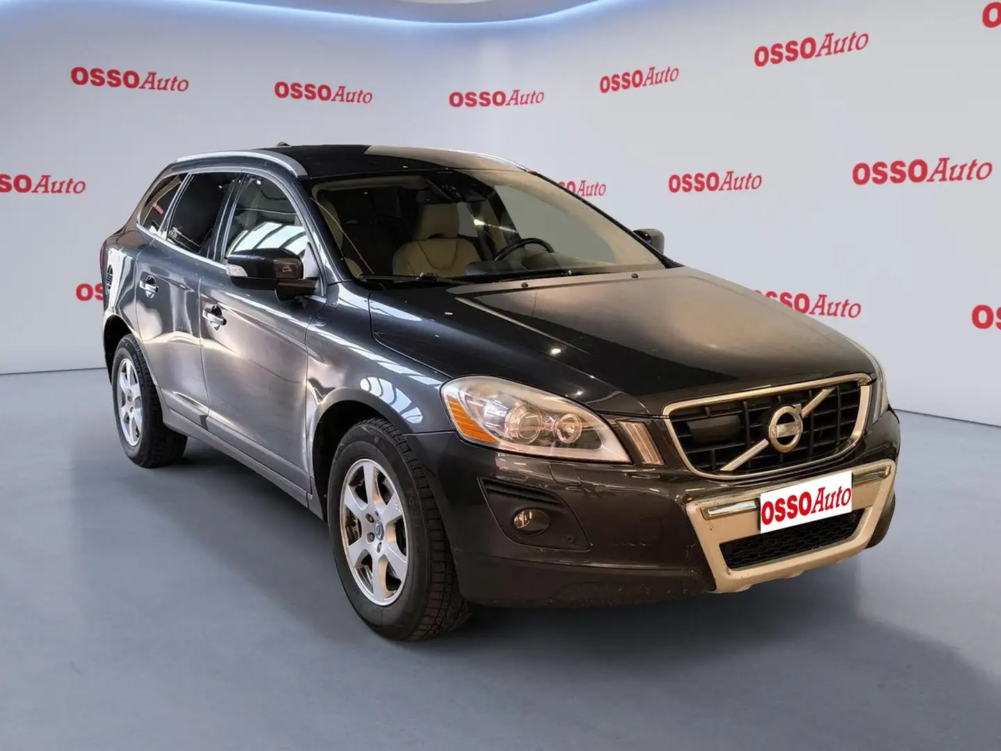 Volvo XC60 2.4 D5 185 HP MOMENTUM 4WD AUTOMATICO Grigio - 2