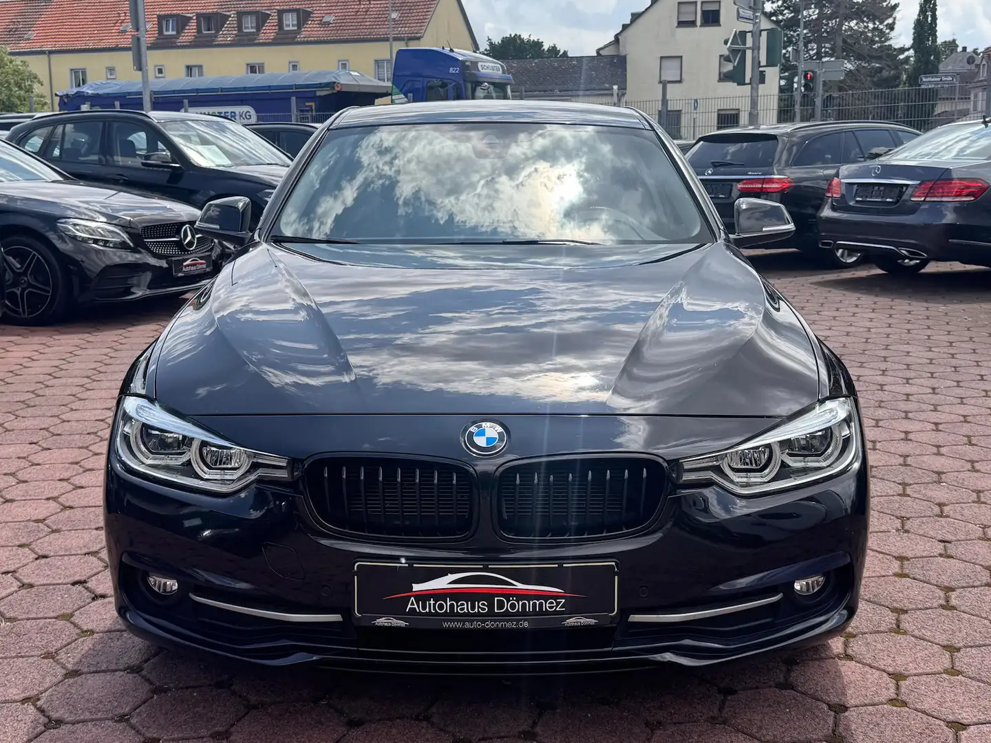 BMW 320 320d xDrive Sport Line AUTOMATIK LEDER NAVI LED Negro - 2