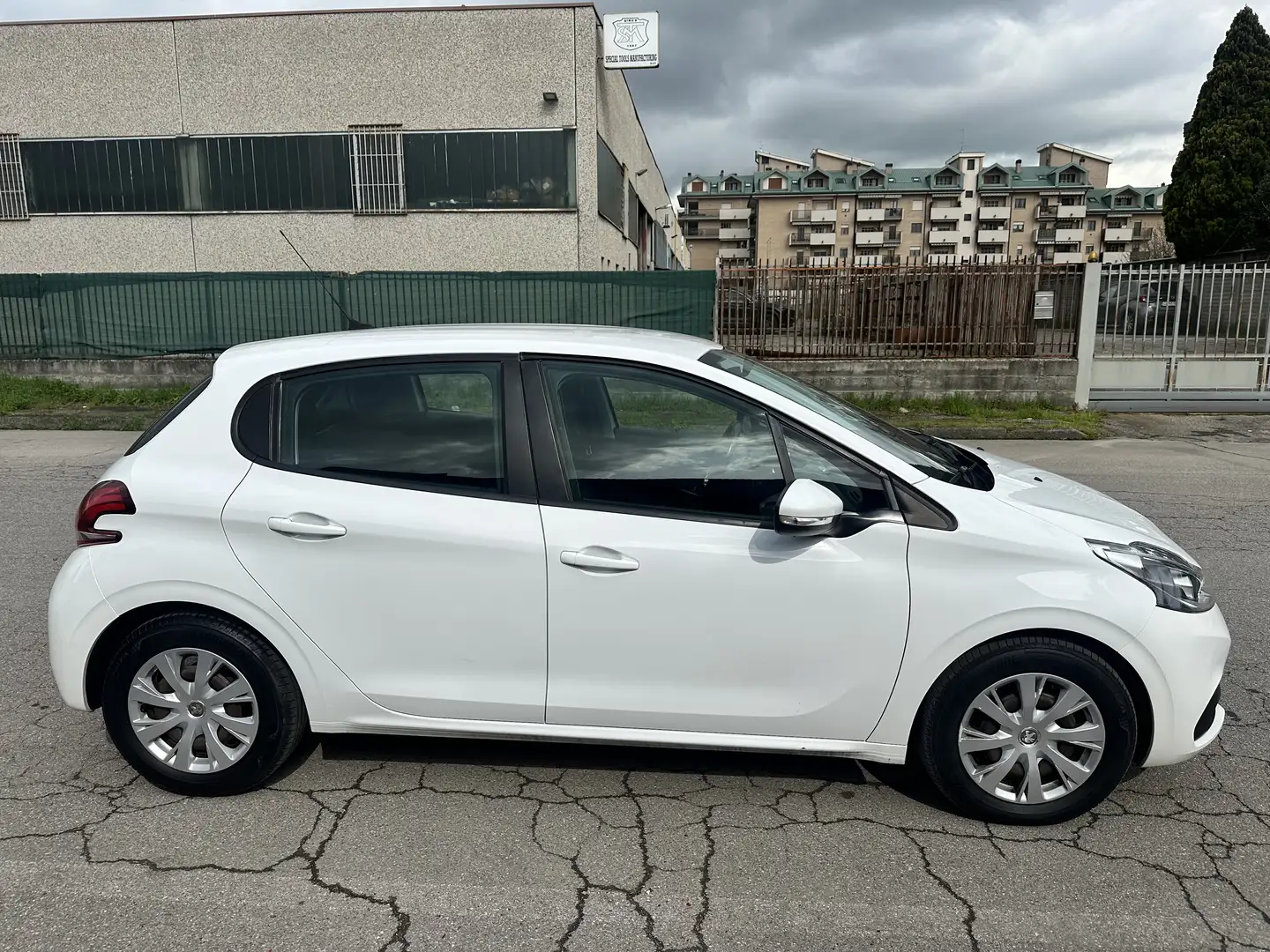 Peugeot 208 5p 1.6 bluehdi Allure 75cv - 2