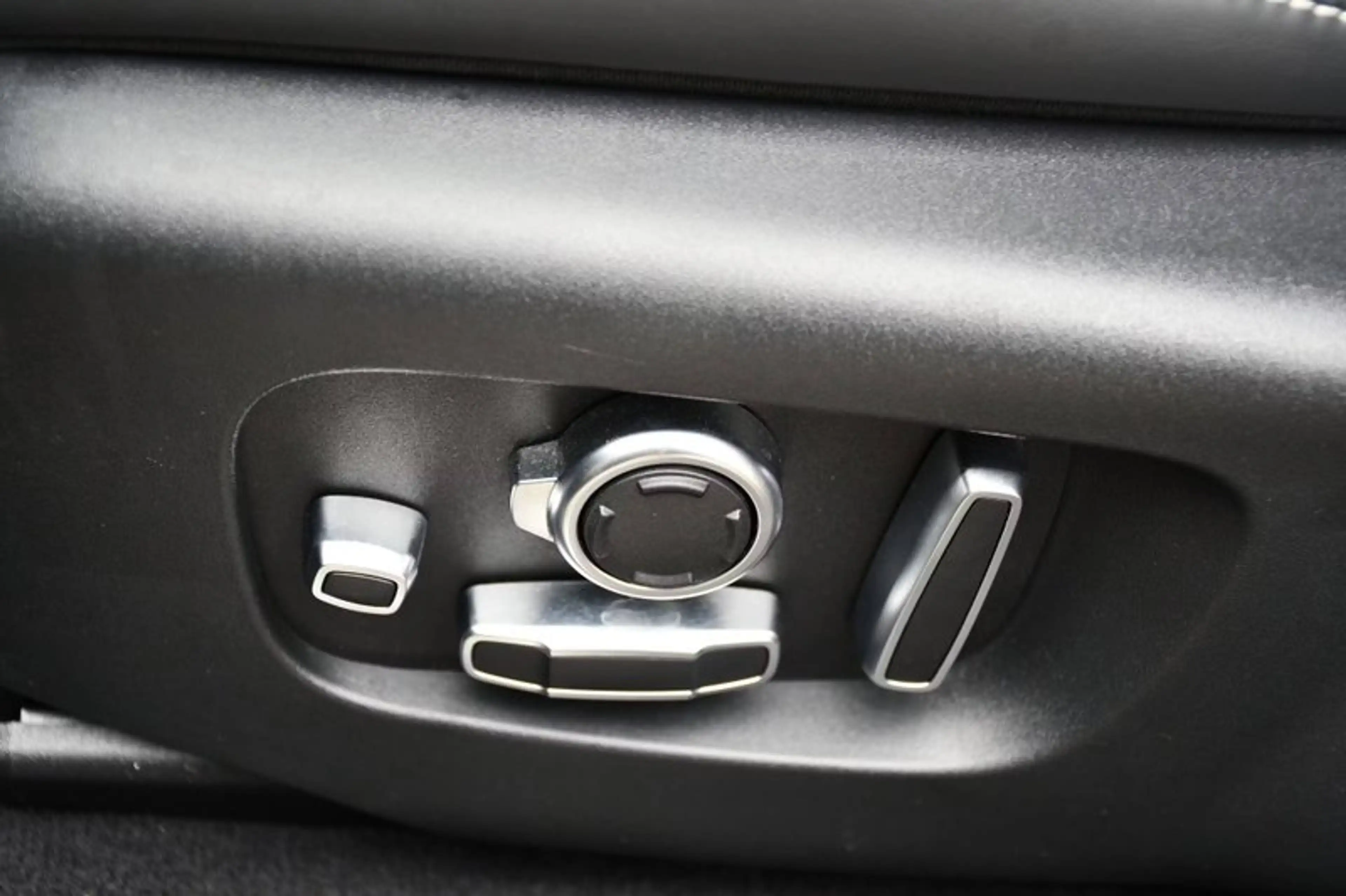 Land Rover Range Rover Velar R-Dynamic HSE *Scheckheft* — photo 14