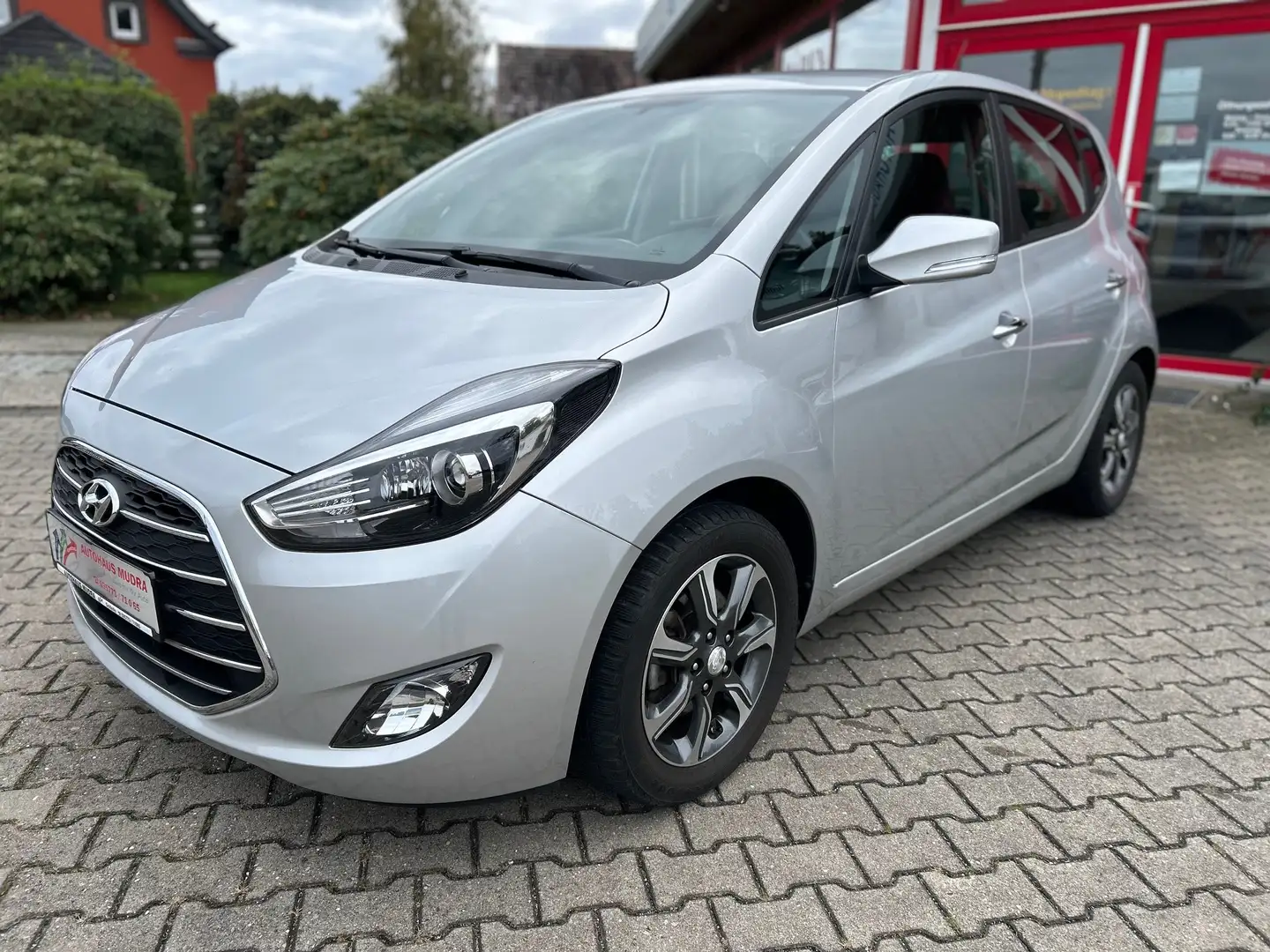 Hyundai iX20 ix20 1.6 Automatik Trend Silber - 2