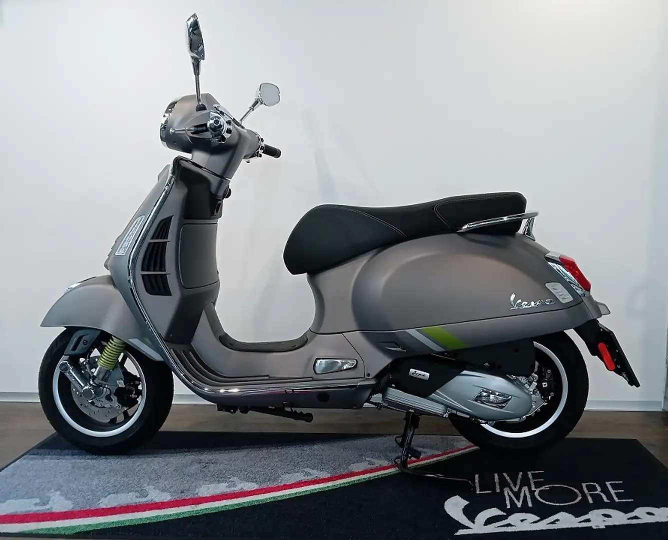 Vespa GTS 125 Super Tech HPE ABS E5+ Grau - 2