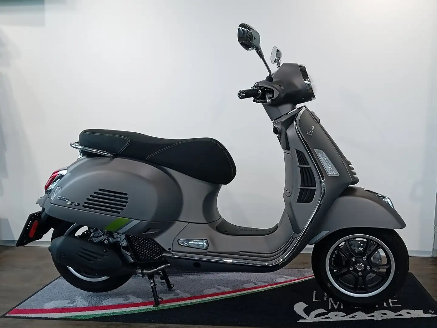 Vespa GTS 125 Super Tech HPE ABS E5+ Grau - 1