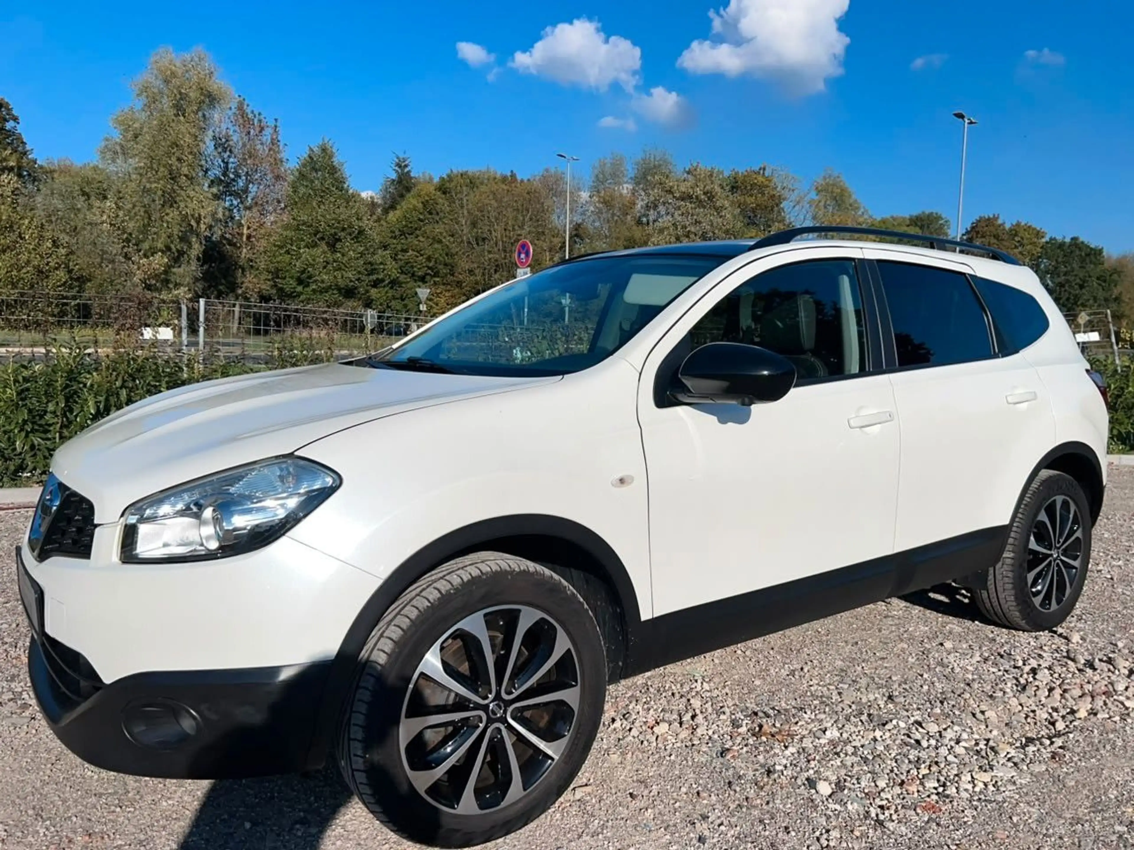 Nissan Qashqai +2 360 1.6 dCi Panorama-Dach Navi 7-S