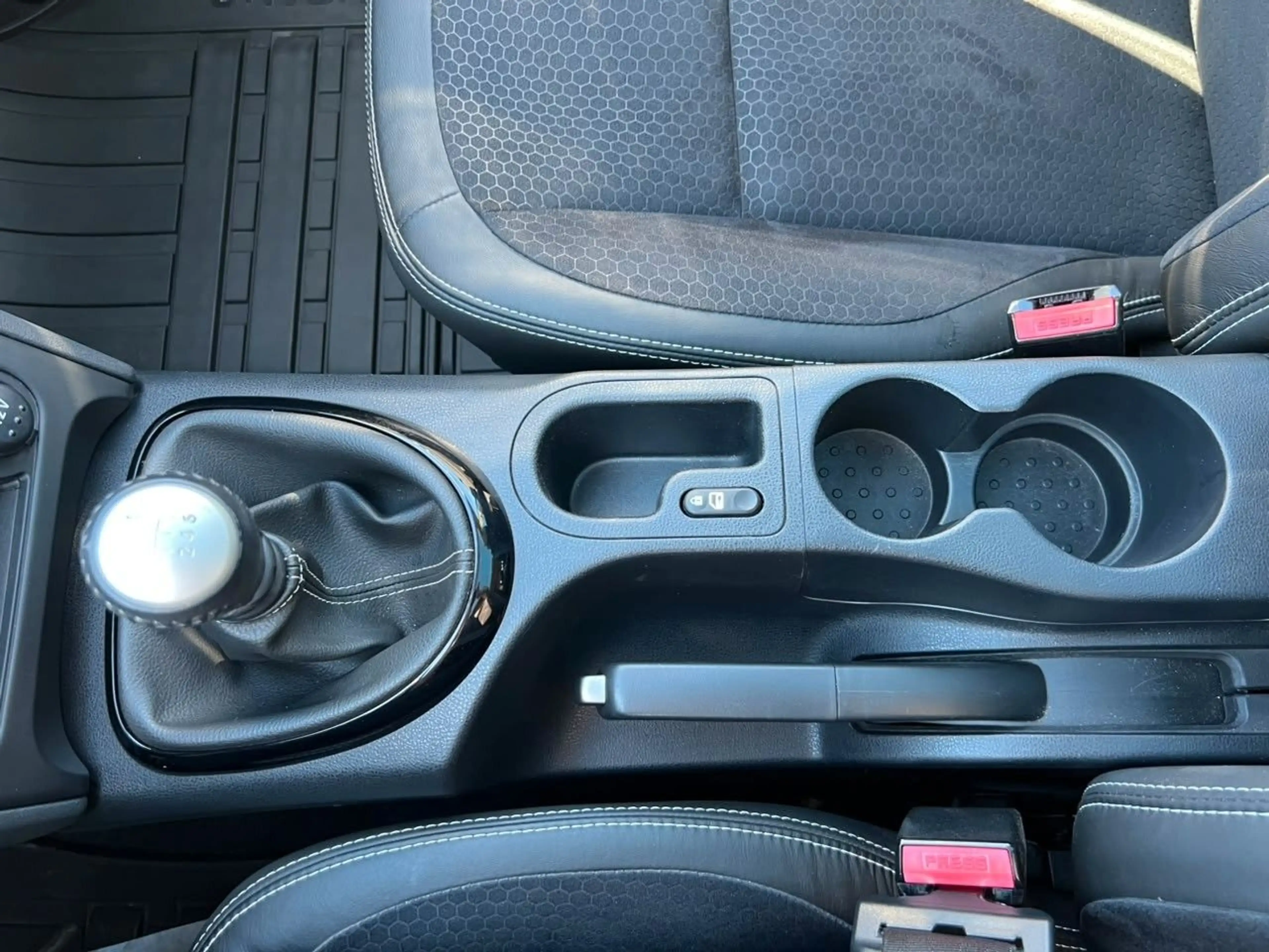 Nissan Qashqai +2 360 1.6 dCi Panorama-Dach Navi 7-S — photo 23