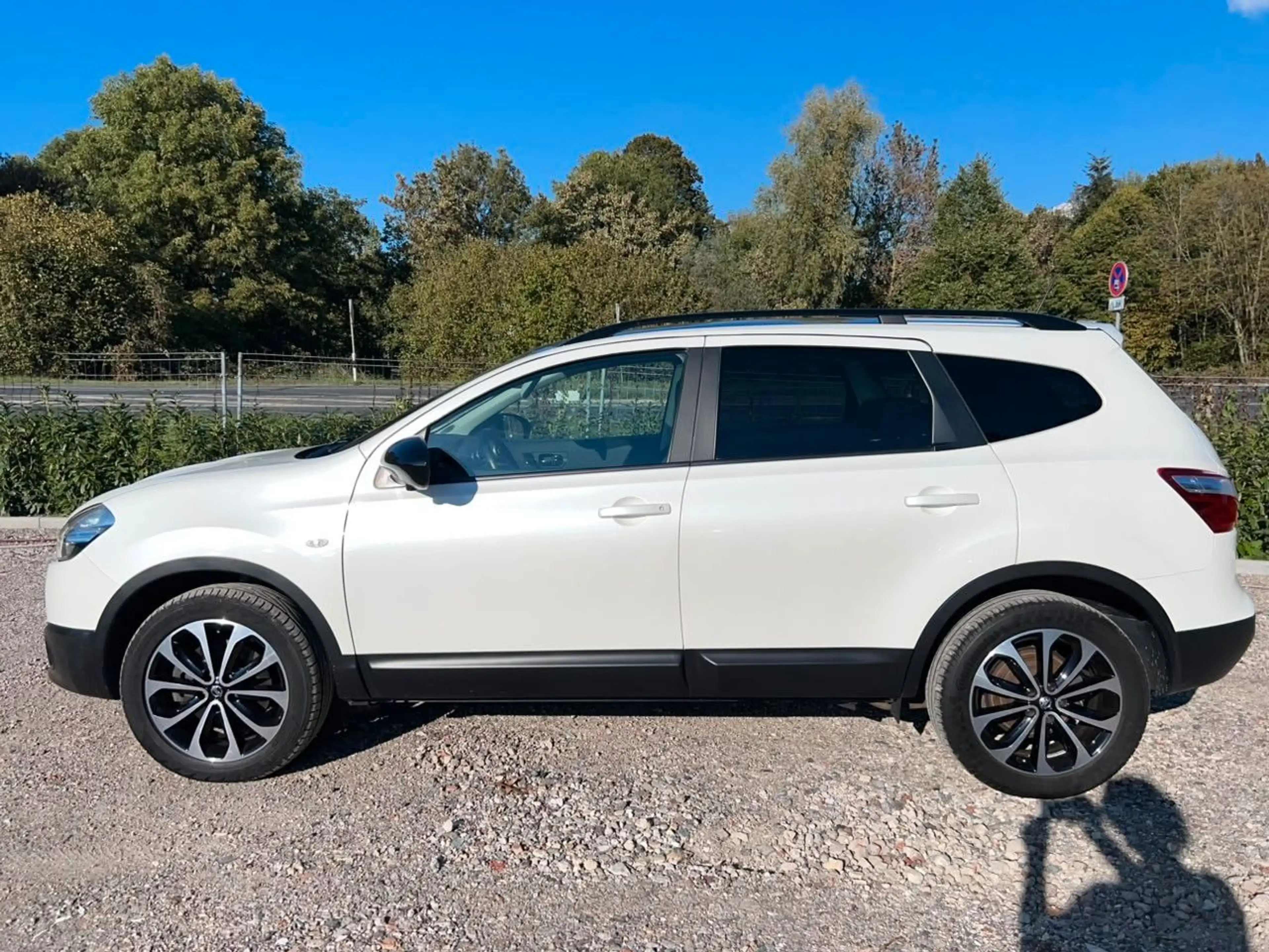 Nissan Qashqai +2 360 1.6 dCi Panorama-Dach Navi 7-S — photo 2