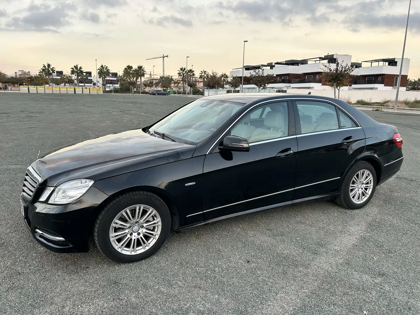 Mercedes-Benz E 200 CDI DPF BlueEFFICIENCY Avantgarde - 1