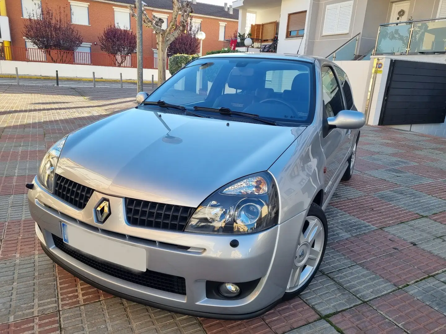 Renault Clio 2.0 16v Sport - 1