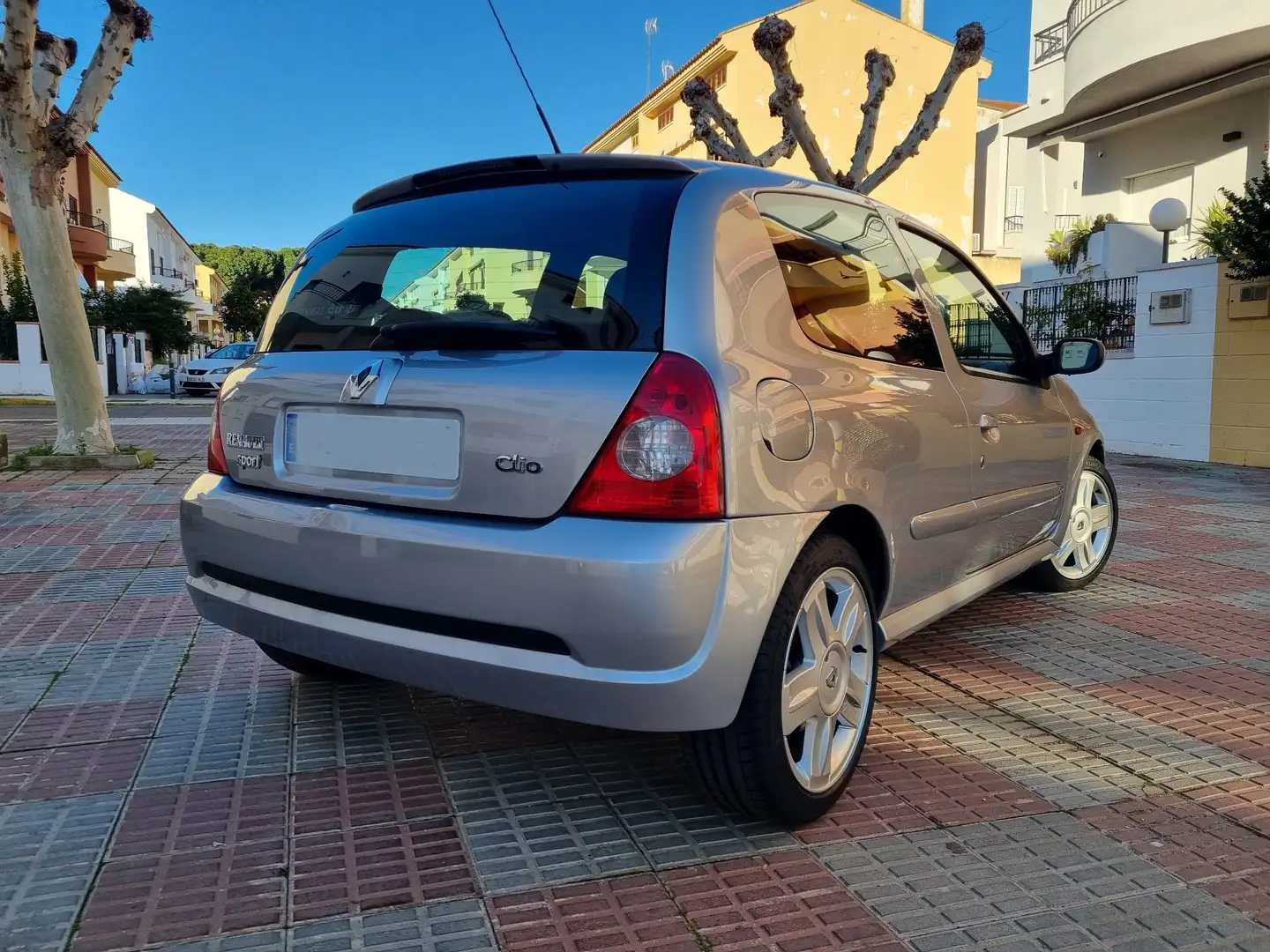 Renault Clio 2.0 16v Sport - 2