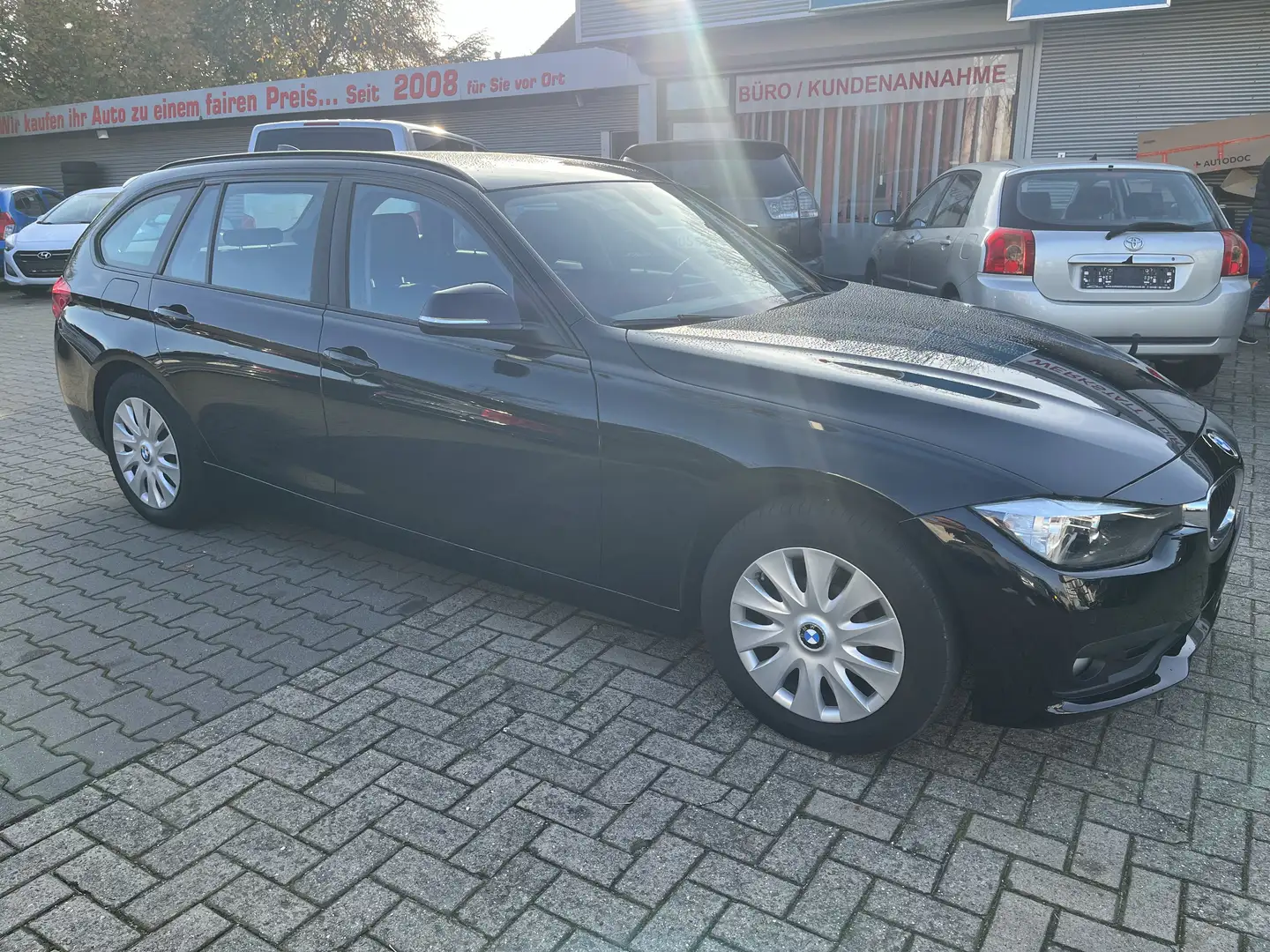 BMW 316 316d Touring NAVI*SHZ*PDC Schwarz - 1