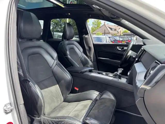 Volvo XC60 view 10
