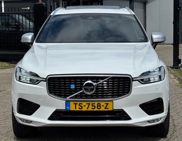 Volvo XC60 view 2