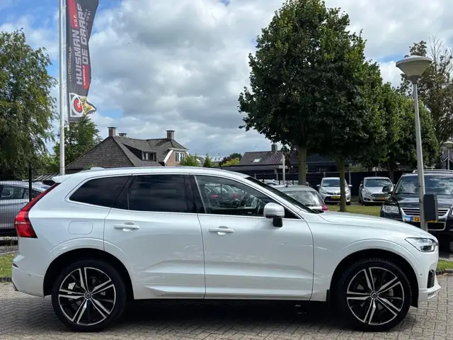 Volvo XC60 view 3