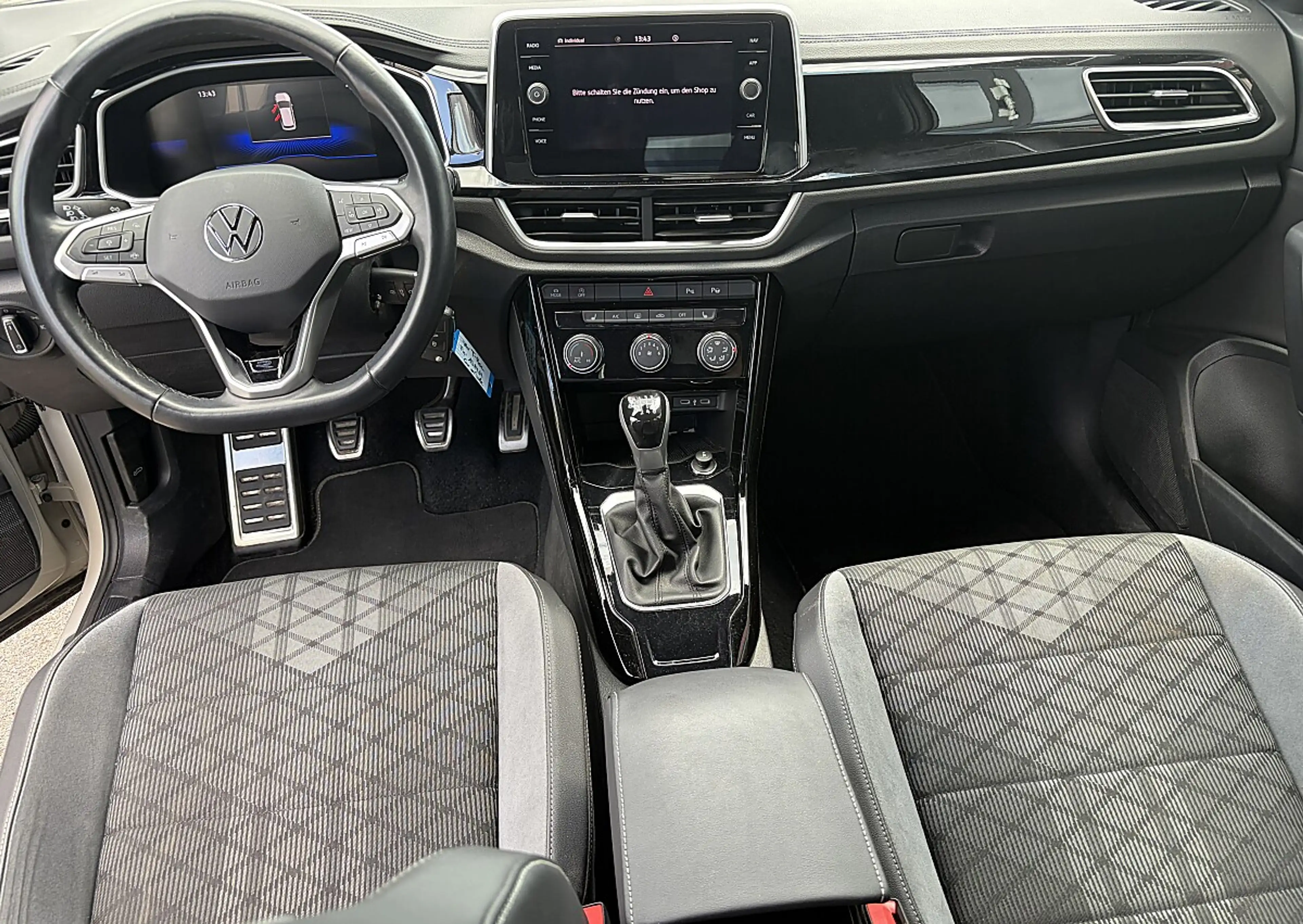 Volkswagen T-Roc 1,0 TSI R-Line — photo 9