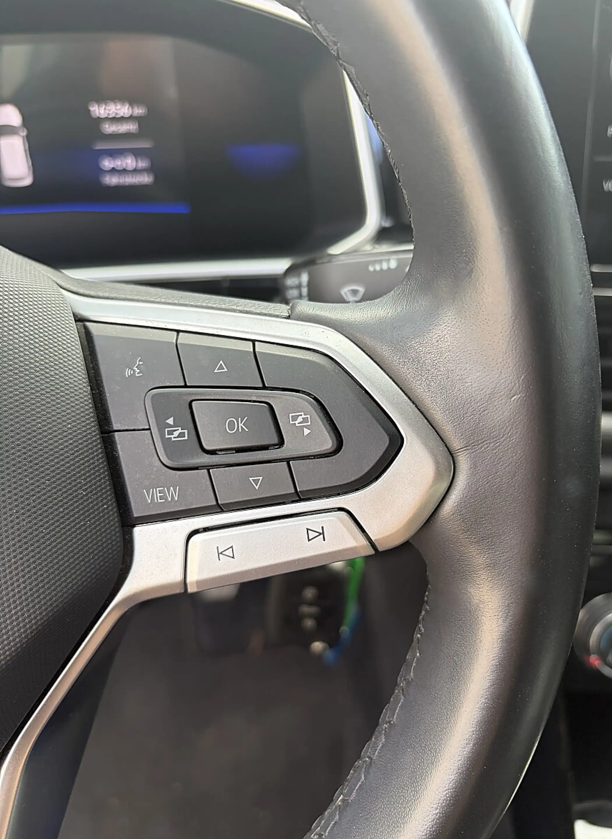 Volkswagen T-Roc 1,0 TSI R-Line — photo 8