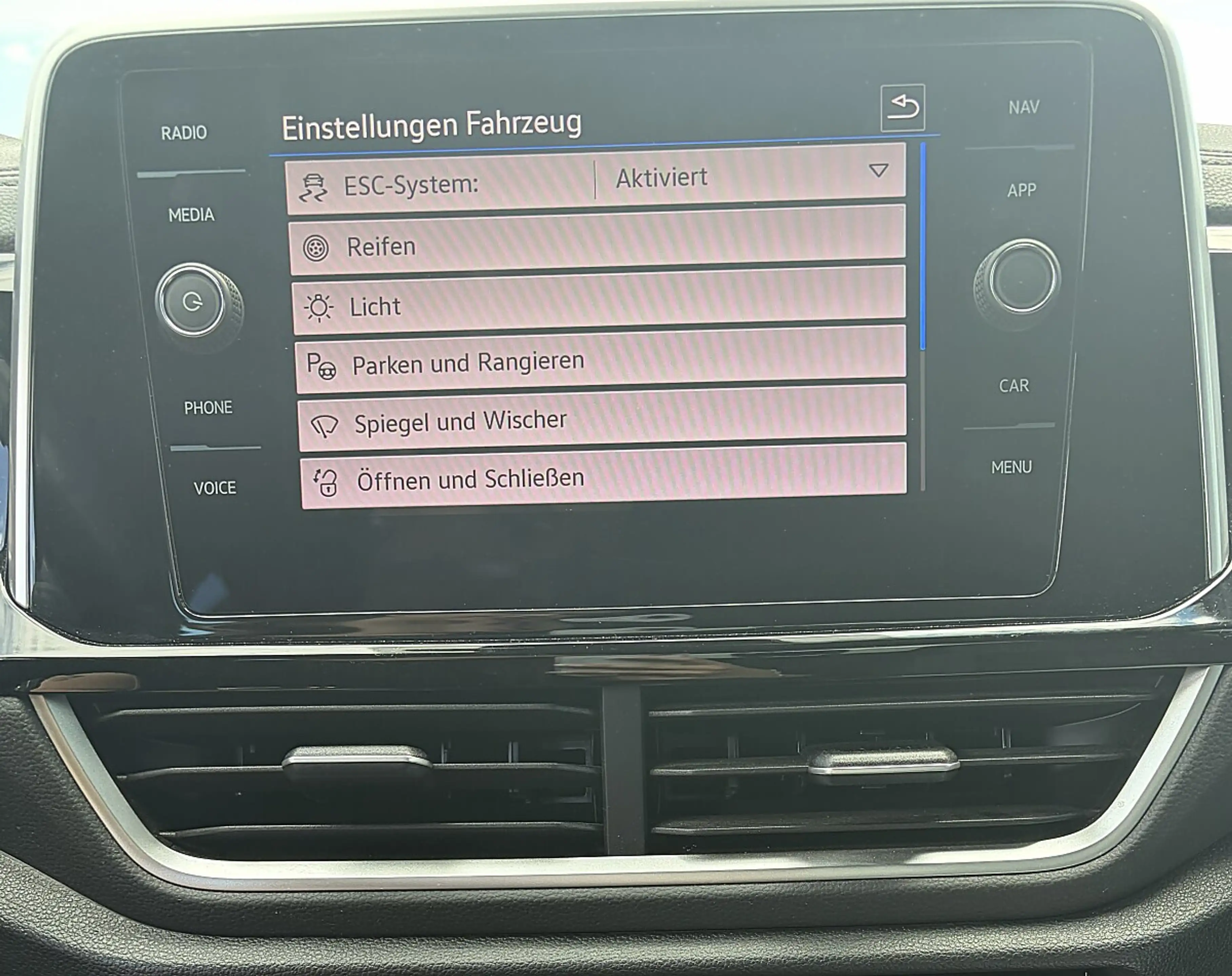 Volkswagen T-Roc 1,0 TSI R-Line — photo 13