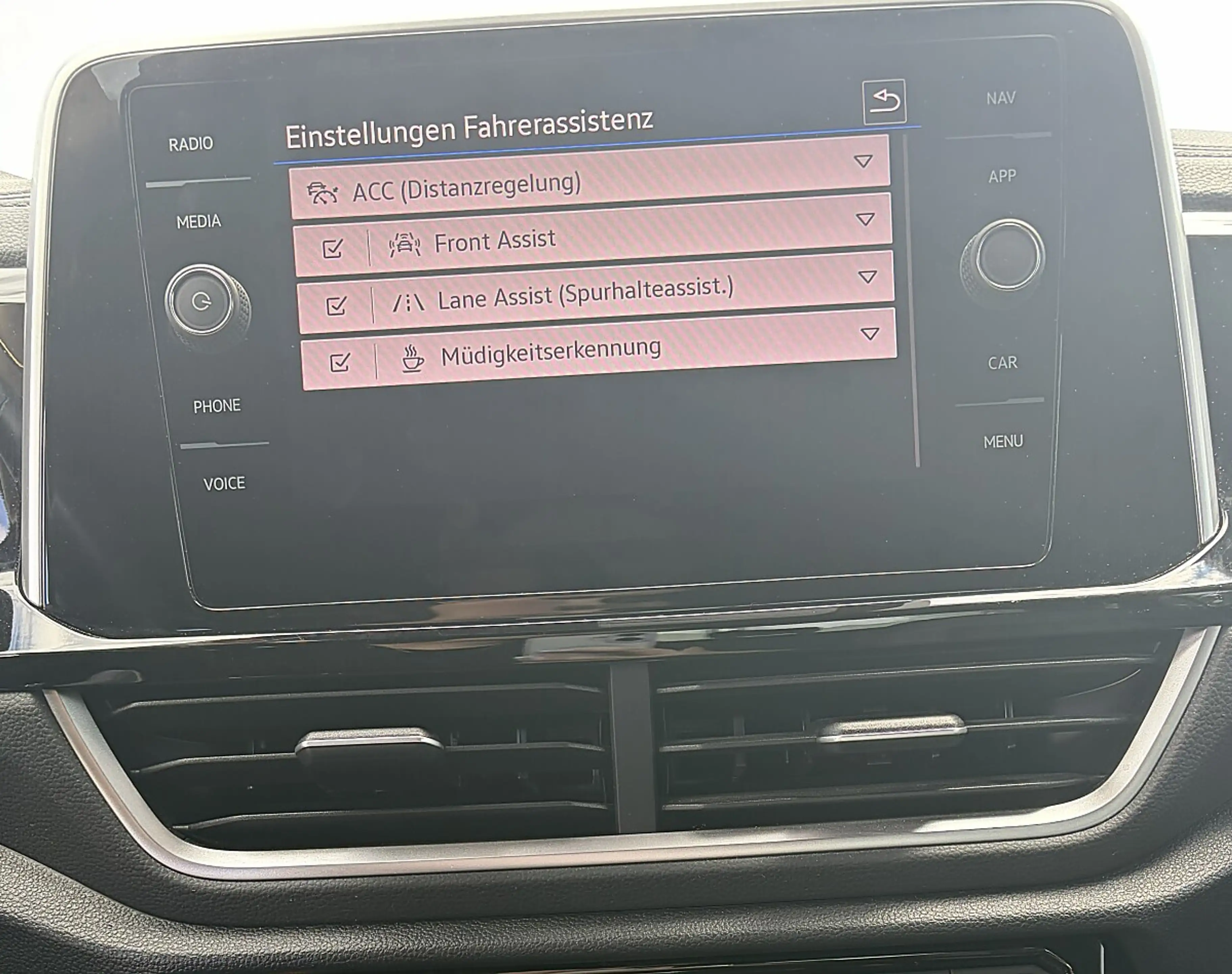 Volkswagen T-Roc 1,0 TSI R-Line — photo 14