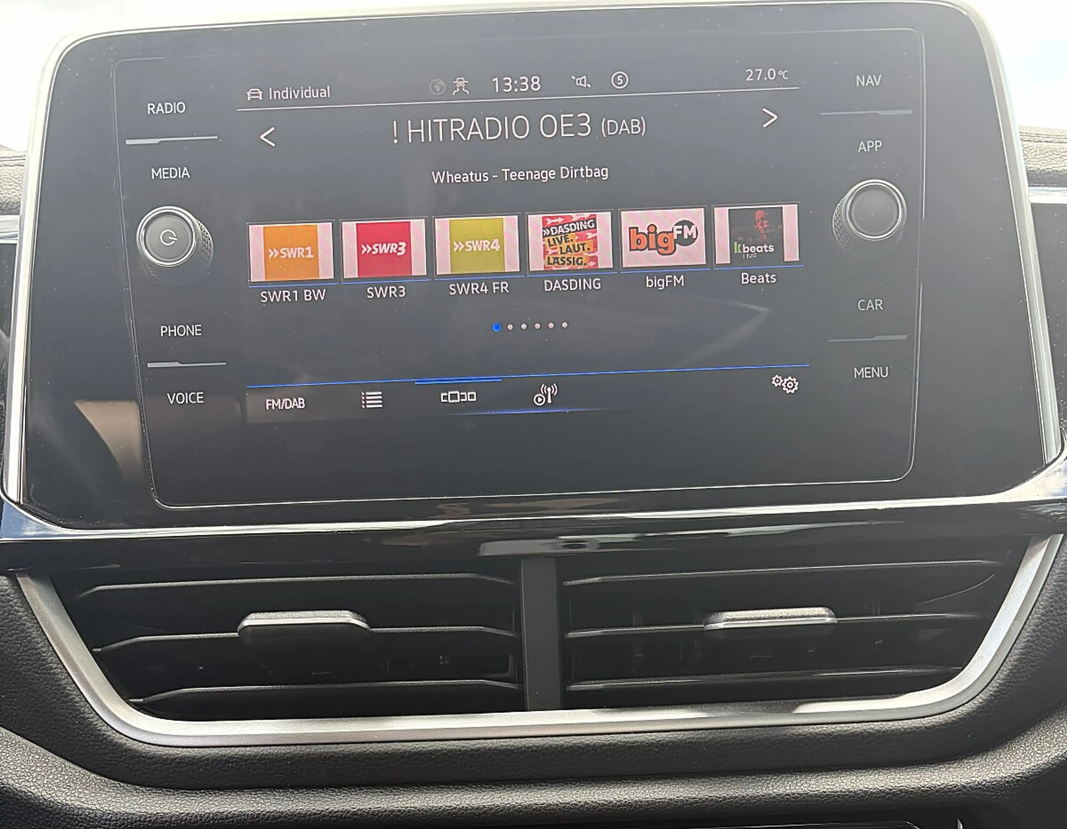 Volkswagen T-Roc 1,0 TSI R-Line — photo 12