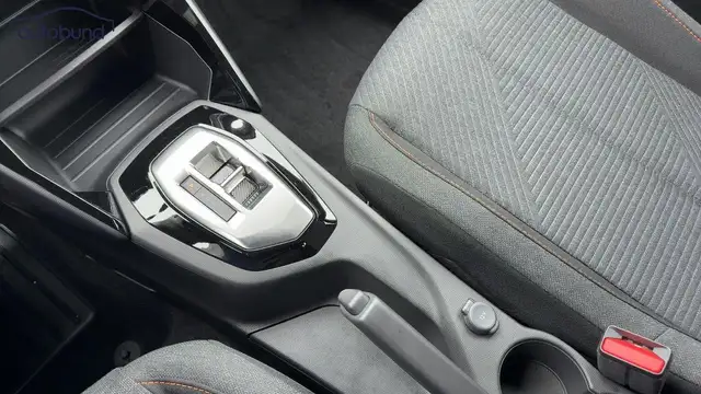 Peugeot 2008 view 13